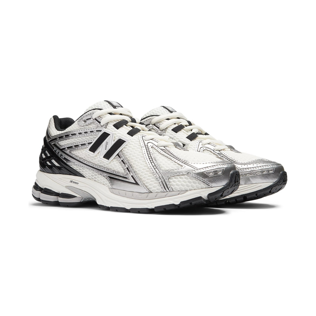 1906R — Silver Metallic/Black/Sea Salt