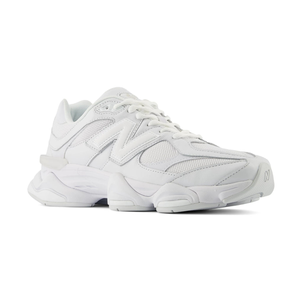 9060 — Triple White