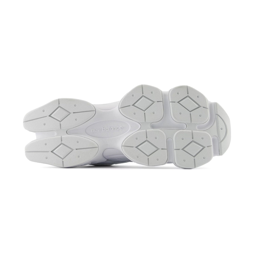 9060 — Triple White